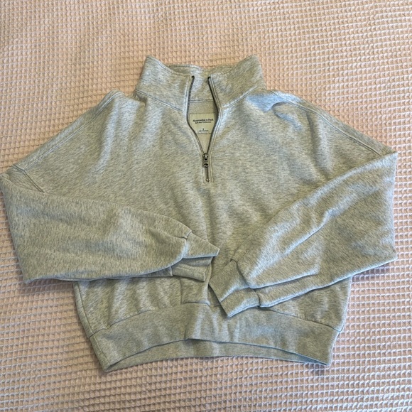 Abercrombie & Fitch - Cropped 1/4 Zip - Picture 1 of 3